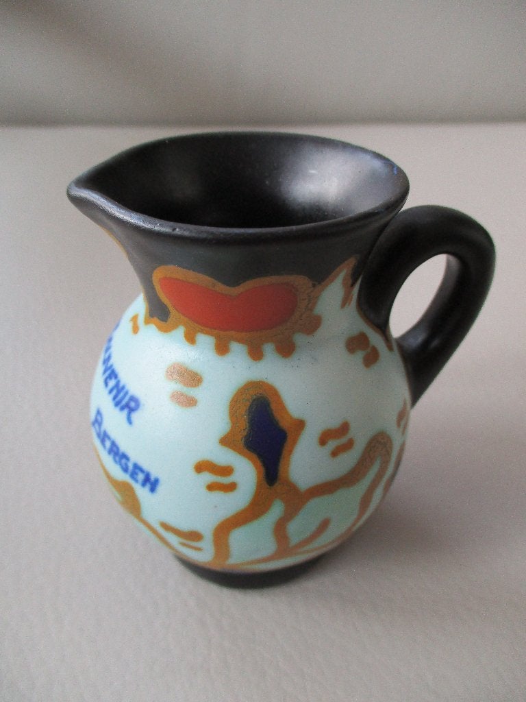 REGINA - Kannetje - plateel - Gouda Holland, Overige kleuren, Ophalen of Verzenden, Zo goed als nieuw, 8 cm