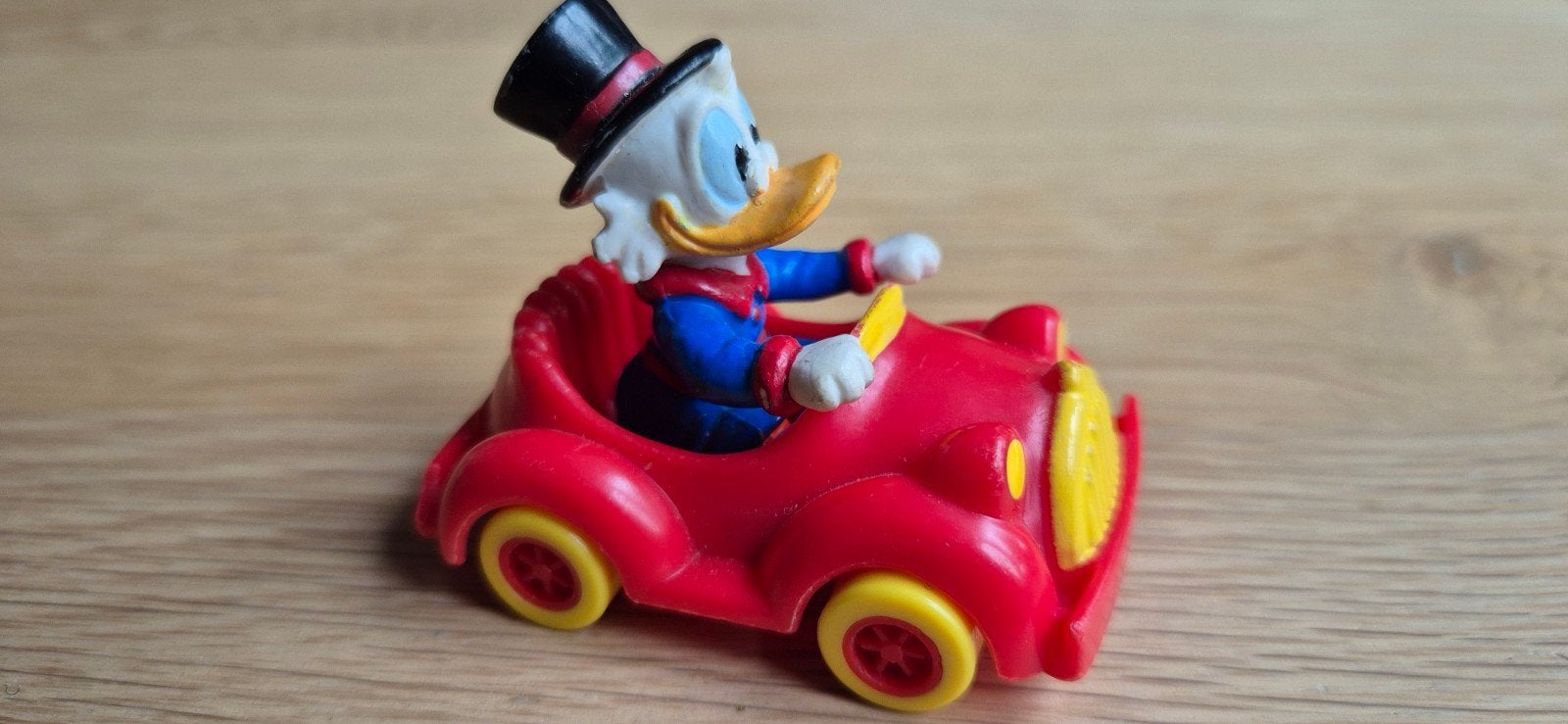 Dagobert Duck in auto - Disney speelgoedfiguur, Verzamelen, Ophalen of Verzenden, Zo goed als nieuw