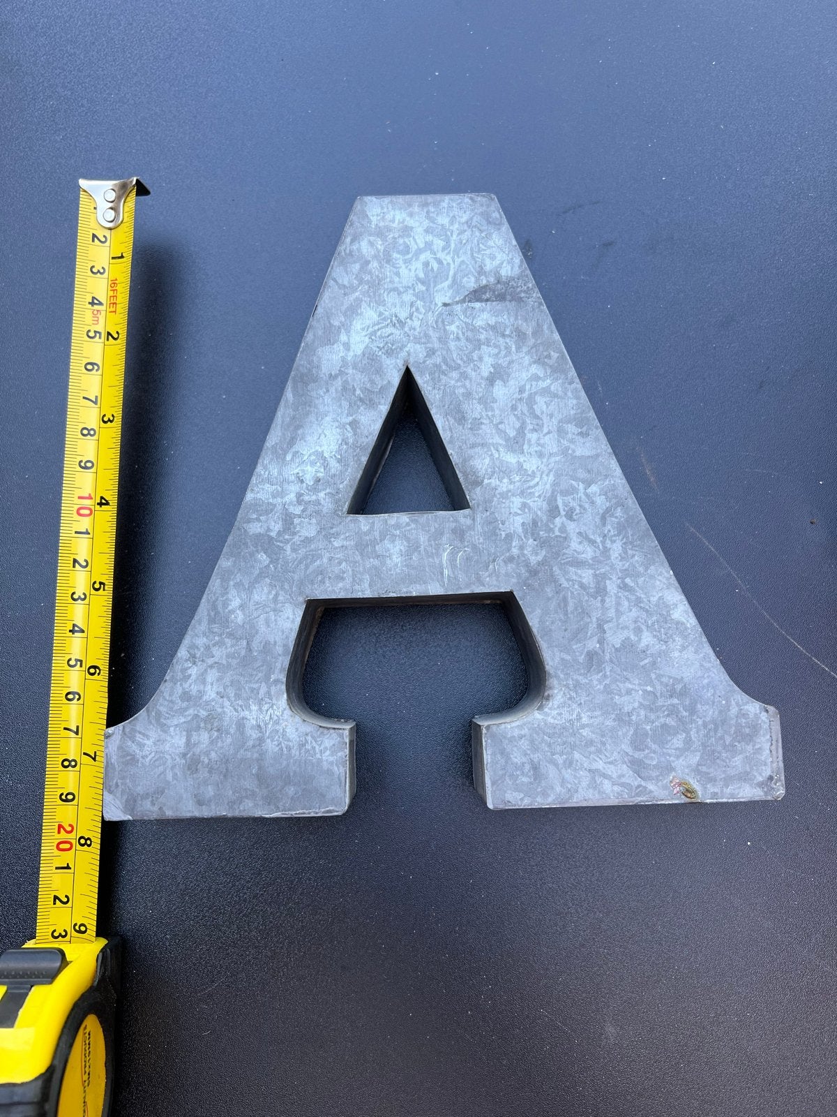 Metalen decoratieve letter A, Gebruikt, Ophalen of Verzenden, Metaal, Grijs