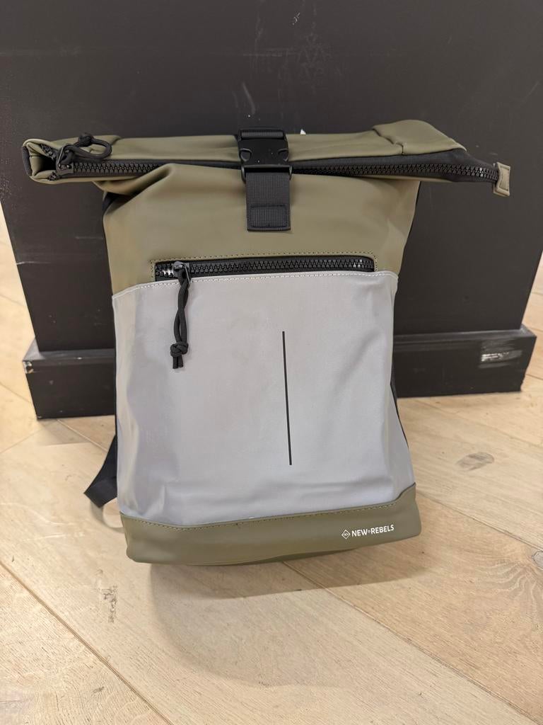 Nieuwe New Rebels Rugtas Bowie - Olijfgroen Reflective, 25 tot 40 cm, Nieuw, Ophalen of Verzenden, Waterdicht