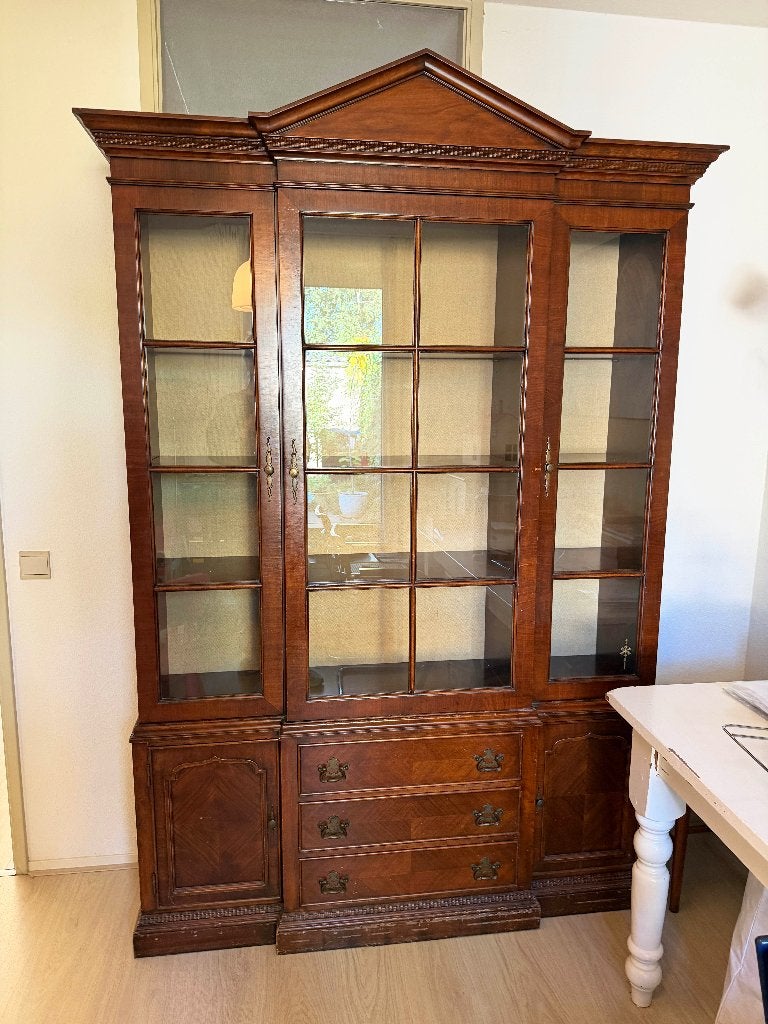 GRATIS | Klassieke houten vitrinekast servieskast boekenkast