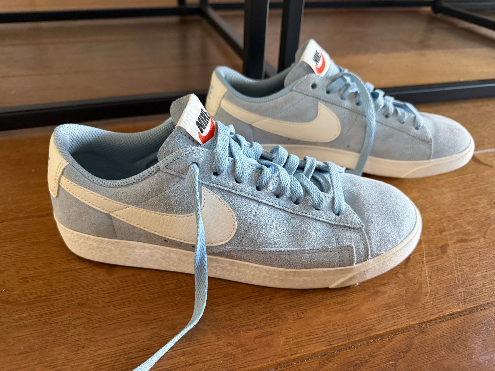 Nike Blazer Low Platform sneakers - lichtblauw suède, Kleding | Dames, Schoenen, Ophalen of Verzenden, Gedragen, Blauw, Sneakers of Gympen