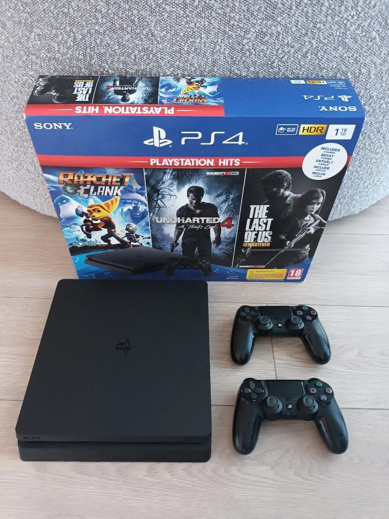 PlayStation 4 Slim met doos en 1TB nieuwe (snelle) SSD kaart, Ophalen, Met 2 controllers, 1 TB, Slim