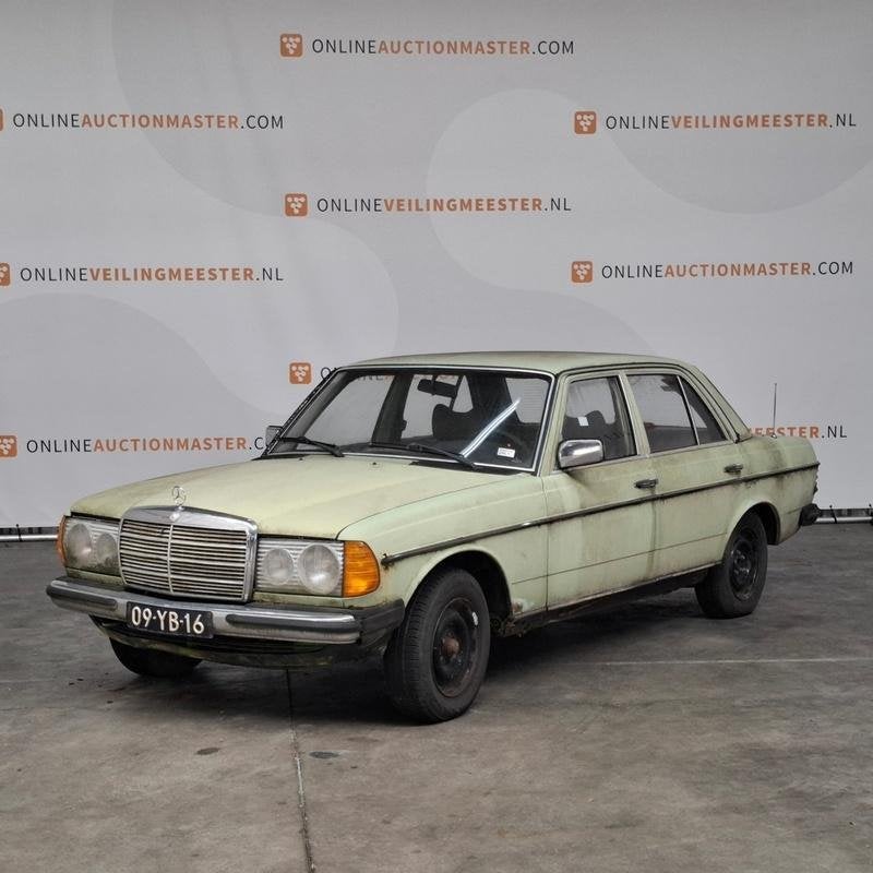 Personenauto, Mercedes-Benz, 230, 230, GROEN, 1977, Achterwielaandrijving, Overige modellen, 4 cilinders, 2299 cc