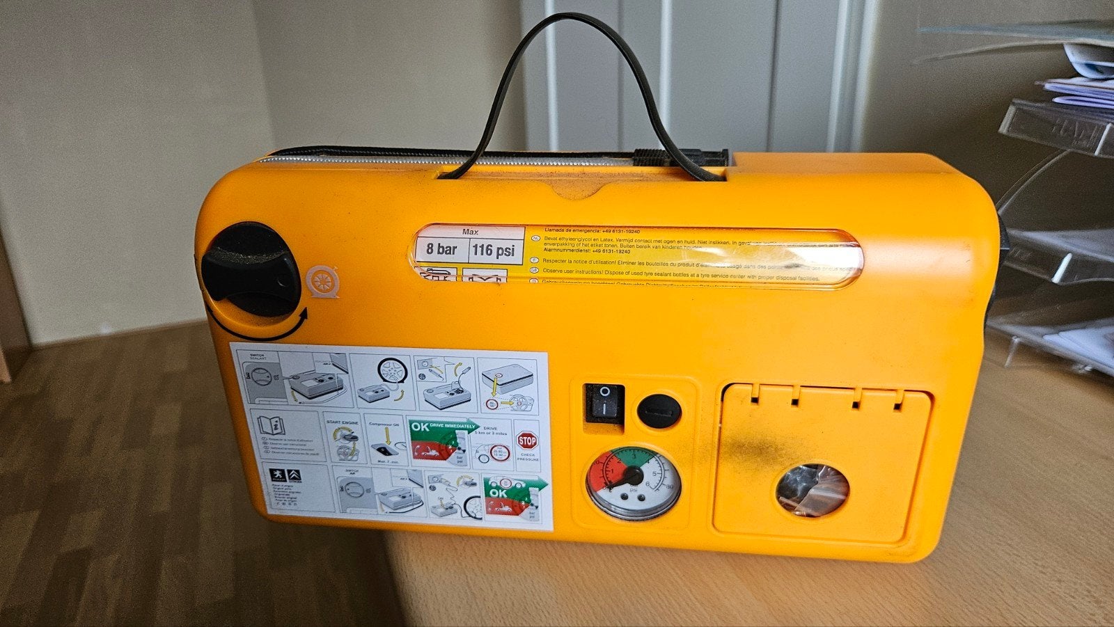 Peugeot/Citroen bandenreparatieset met compressor, Auto diversen, Ophalen of Verzenden