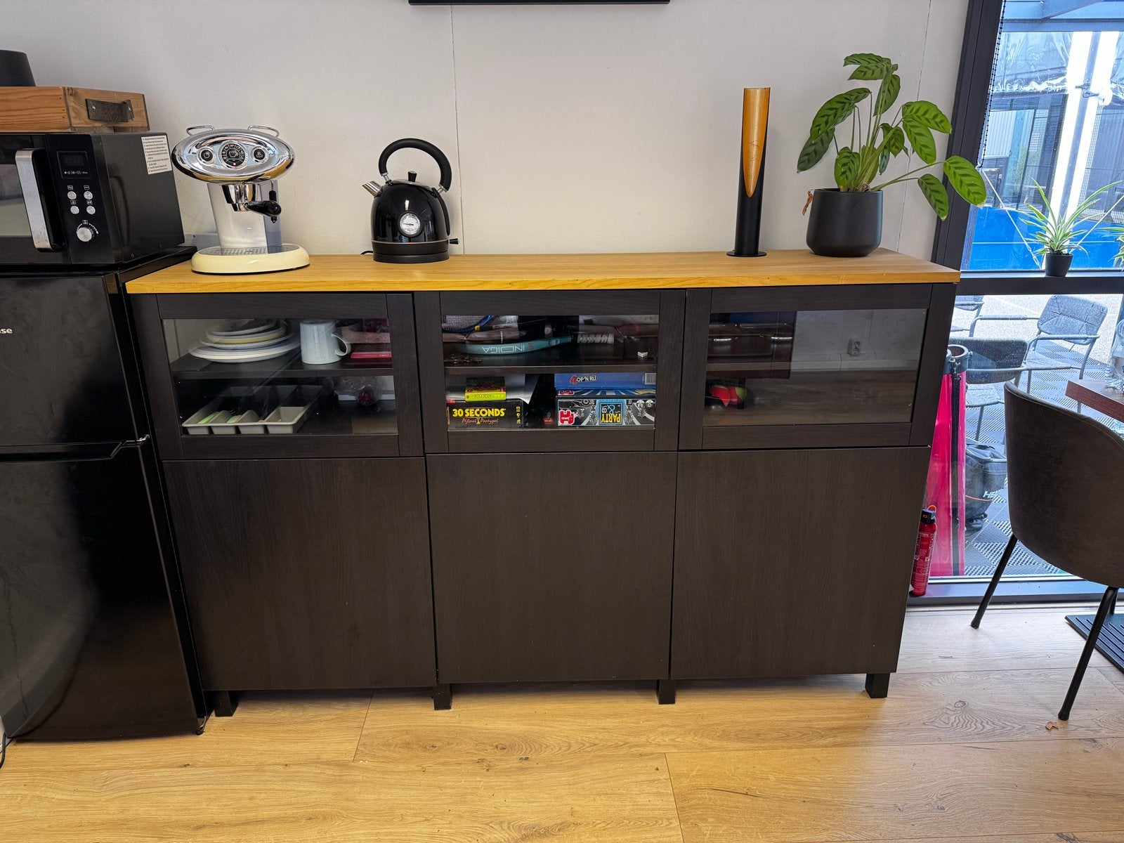 IKEA BESTÅ Opberger met deuren, zwartbruin helder glas, Huis en Inrichting, Gebruikt, 150 tot 200 cm, Ophalen of Verzenden, Glas
