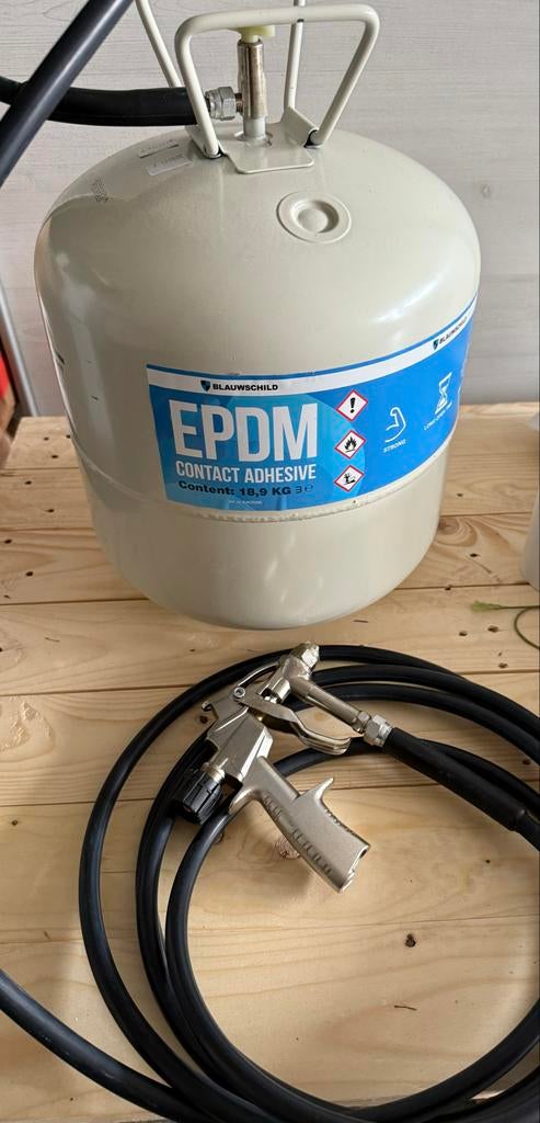 Epdm contactlijm drukvat inclusief pistool en slang, Doe-het-zelf en Verbouw, Dakpannen en Dakbedekking, Overige materialen, Gebruikt
