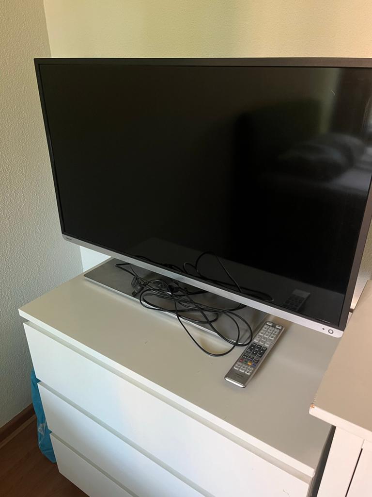 Toshiba LED TV 107 cm diameter - Zo goed als nieuw, Ophalen, 50 Hz, Zo goed als nieuw, 100 cm of meer