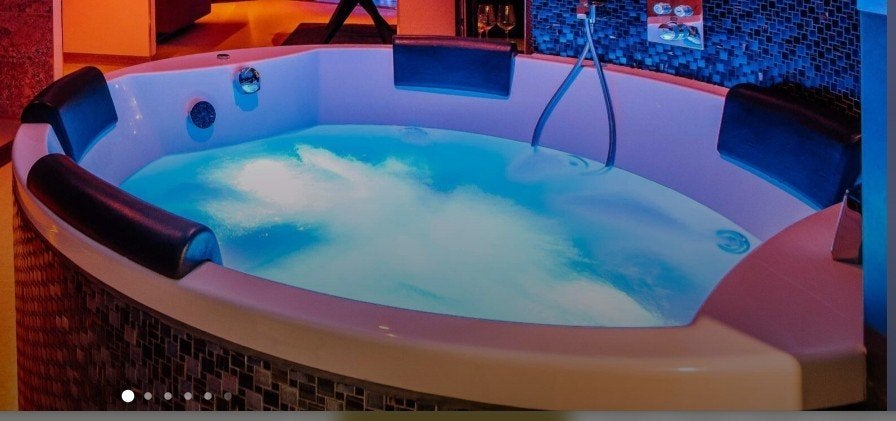 Riho Carmen Whirlpool / Bubbelbad (2022) – Luxe & Ruim!, Ophalen, Gebruikt, Vast, Inbouw