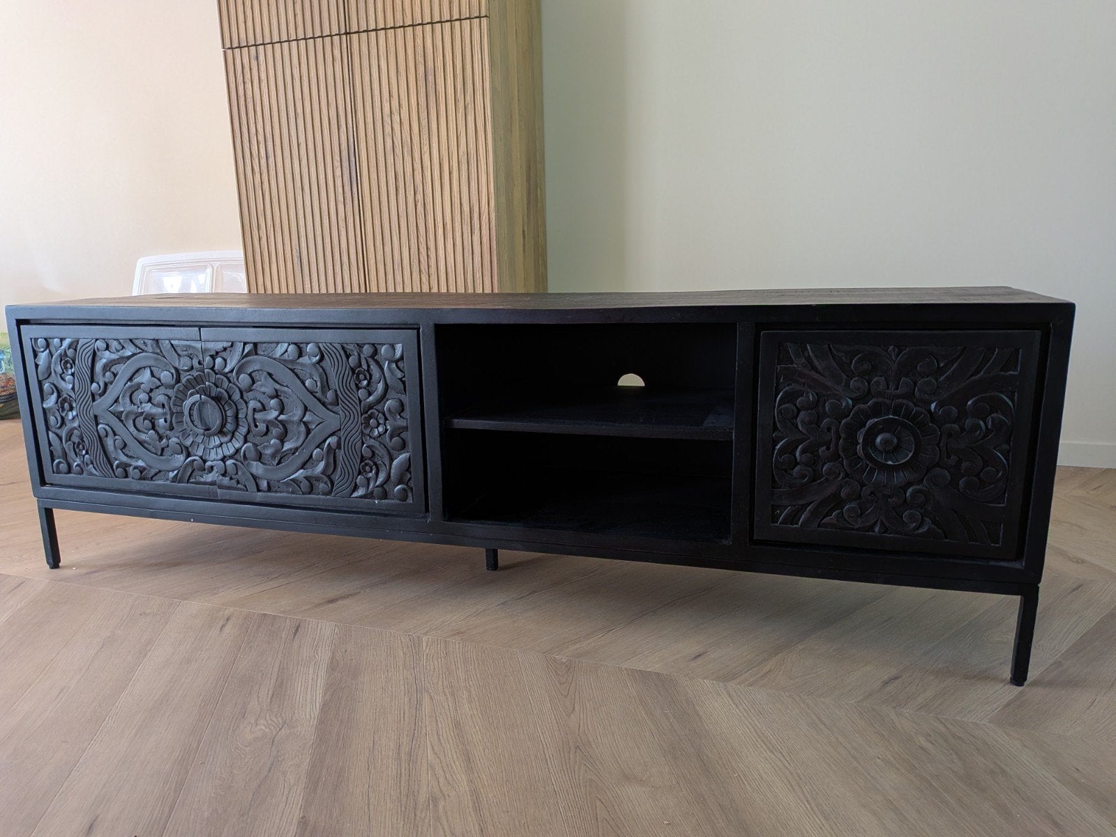 TV-meubel Montclair 190 cm - Zwart met houtsnijwerk, Ophalen, Gebruikt, 150 tot 200 cm, Minder dan 100 cm