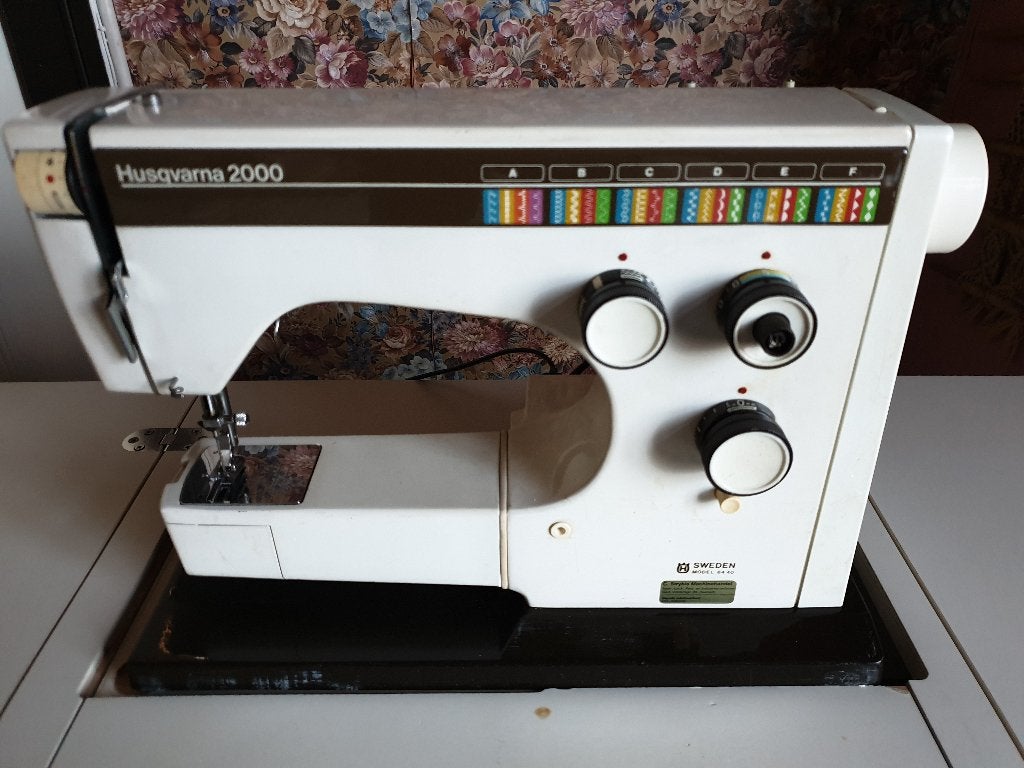 Naaimachine Husqvarna2000 model 6440 met meubel, Ophalen, Gebruikt, Naaimachine, Husqvarna
