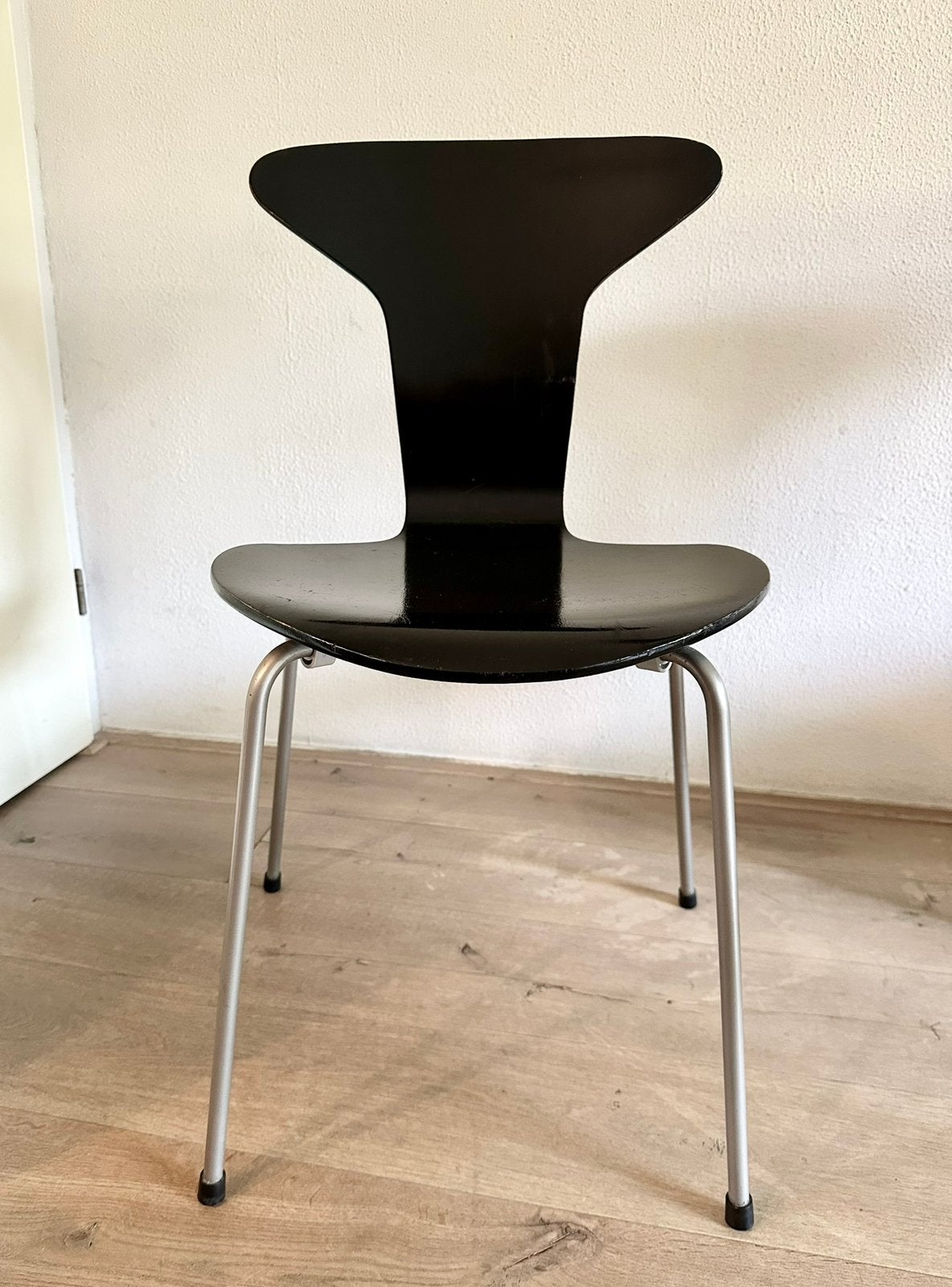 Arne Jacobsen Deens design stoel "Mug", Huis en Inrichting, Stoelen, Ophalen, Vintage Deens design, Gebruikt, Zwart