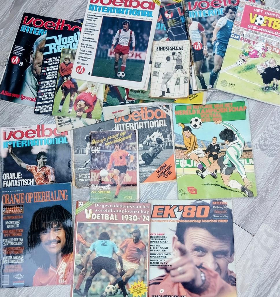 Diverse voetbal boeken en tijdschriften, Verzamelen, Ophalen of Verzenden
