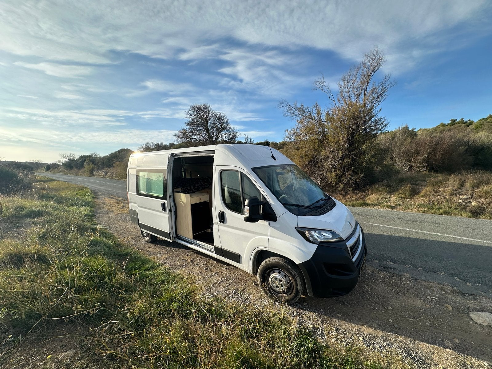 Bus camper  Peugeot Boxer 2023 - Slechts 16.000 km, Overige merken, Chemisch toilet, Dakluik, Tot en met 3