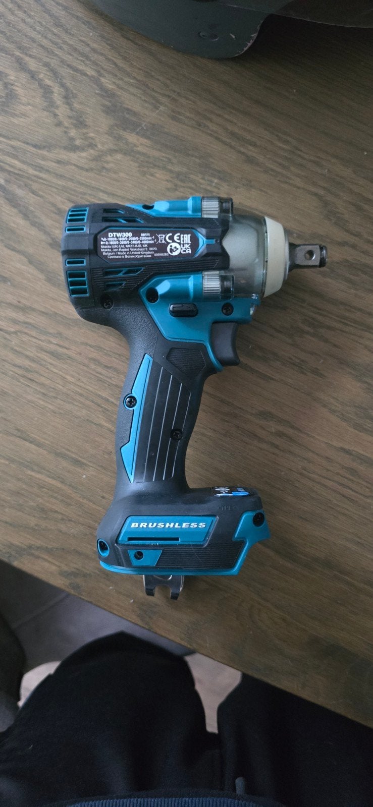 Foto 3 van Makita DTW300 Accu Slagmoersleutel - Zo goed als nieuw