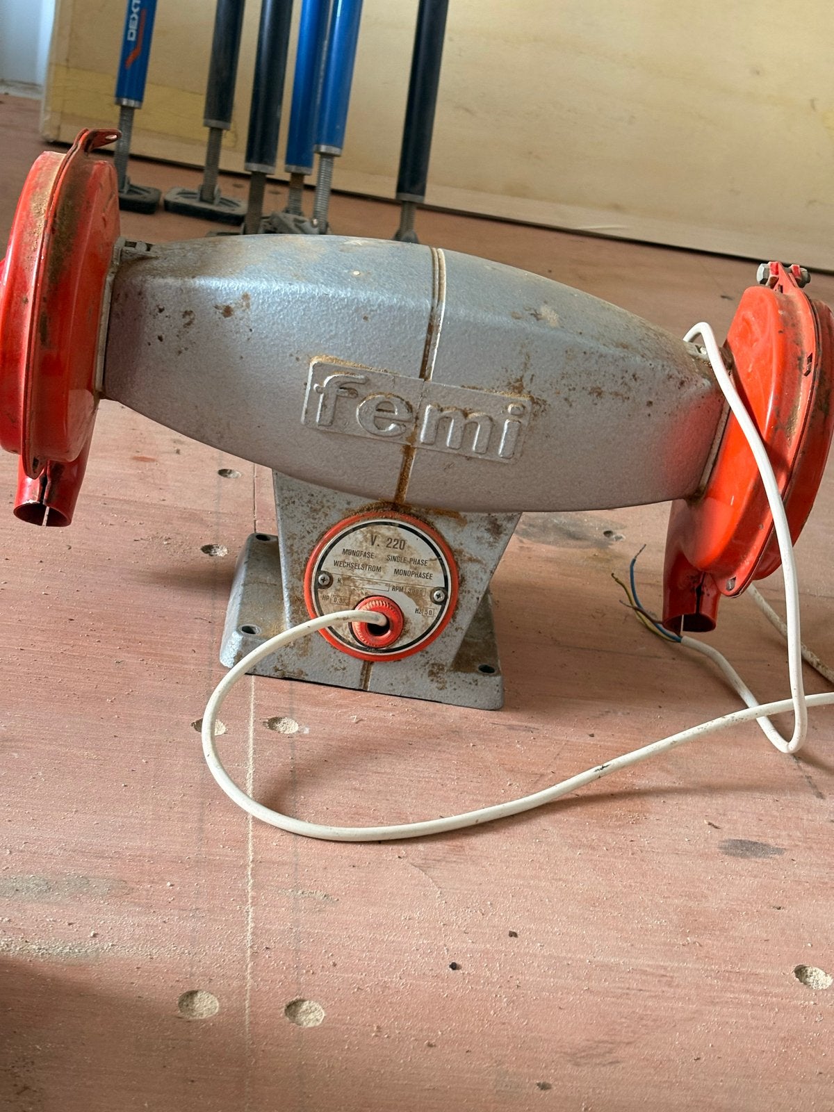Femi Werkbankslijpmachine - Robuust en Betrouwbaar, Doe-het-zelf en Verbouw, Gereedschap | Slijpmachines, Ophalen, Gebruikt, Minder dan 700 watt