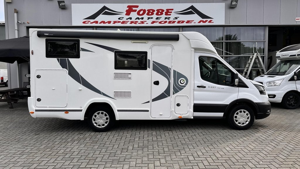 Afgeprijsd! Enkele bedden Chausson First Line S697 '23 170pk, Luifel, Ringverwarming, Tot en met 2, 6 tot 7 meter