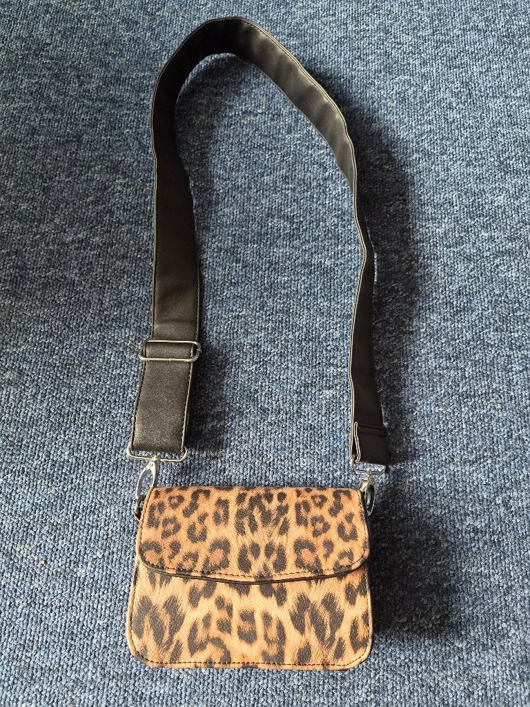 Schoudertasje panterprint, Sieraden, Tassen en Uiterlijk, Tassen | Damestassen, Ophalen of Verzenden, Nieuw, Bruin, Schoudertasje