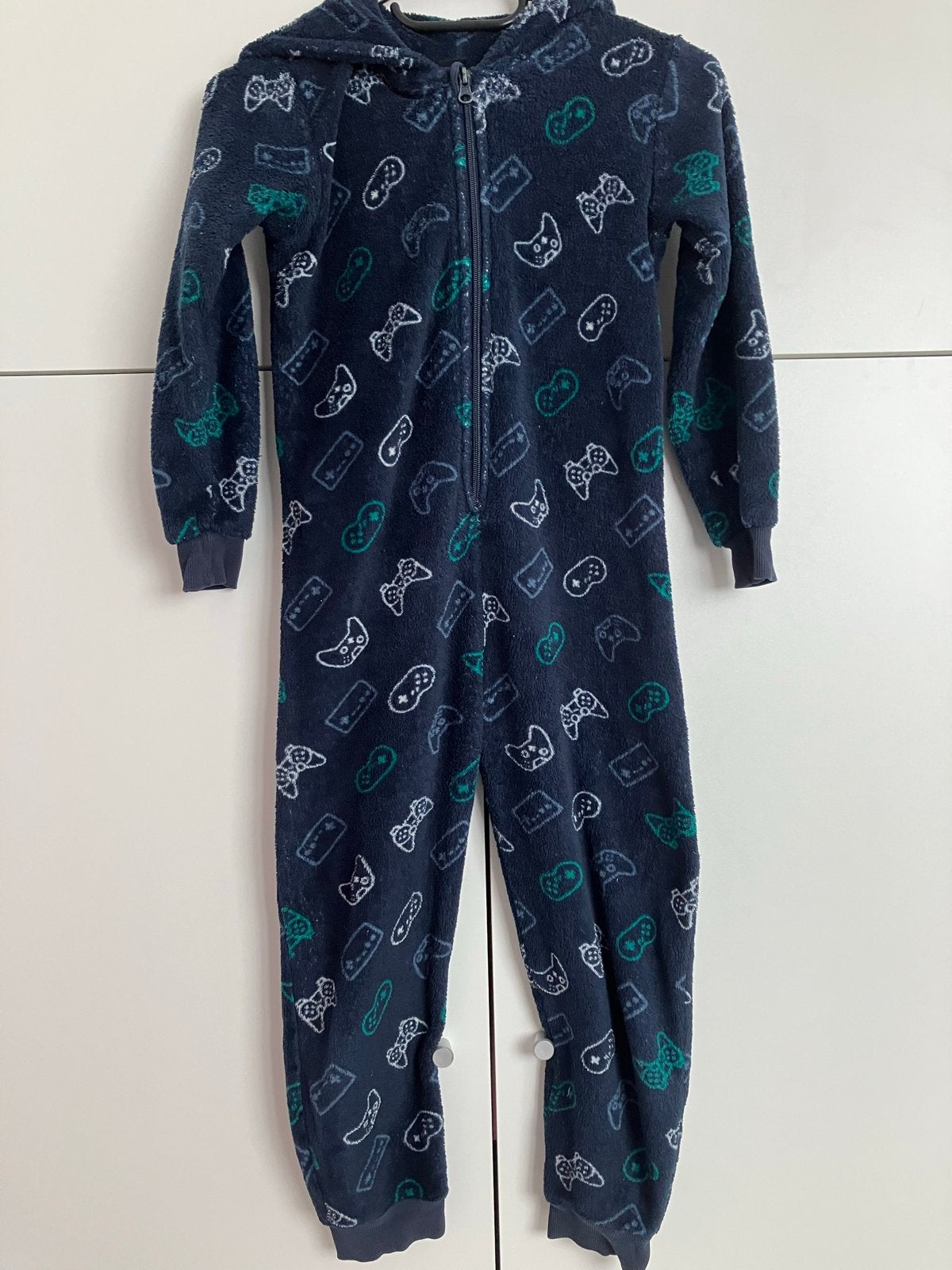 Fleece Onesie met Gaming Controllers - Maat 128/134, Ophalen of Verzenden, Zo goed als nieuw, Jongen, Nacht- of Onderkleding