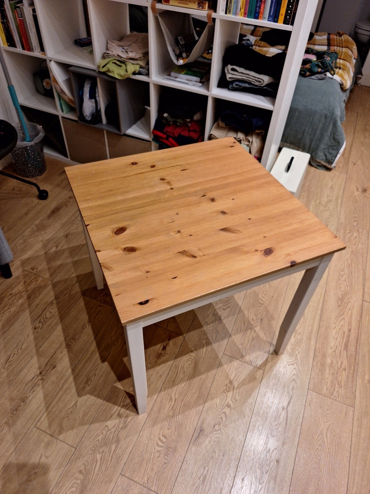 Square IKEA Table / Taffel, Ophalen, 50 tot 100 cm, Tot twee personen, 50 tot 100 cm
