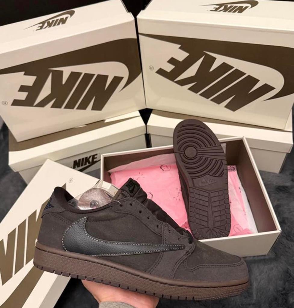 Air Jordan 1 Retro Low OG SP Travis Scott Velvet Brown, Kleding | Heren, Schoenen, Ophalen of Verzenden, Nieuw, Bruin