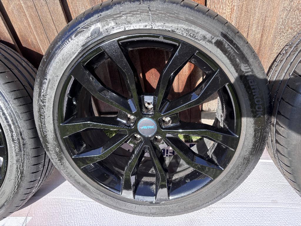 Lichtmetalen 19" zwarte Autec 2025 velgen met zomerbanden, Auto-onderdelen, Banden en Velgen, 245 mm, Velg(en), Zomerbanden, Ophalen