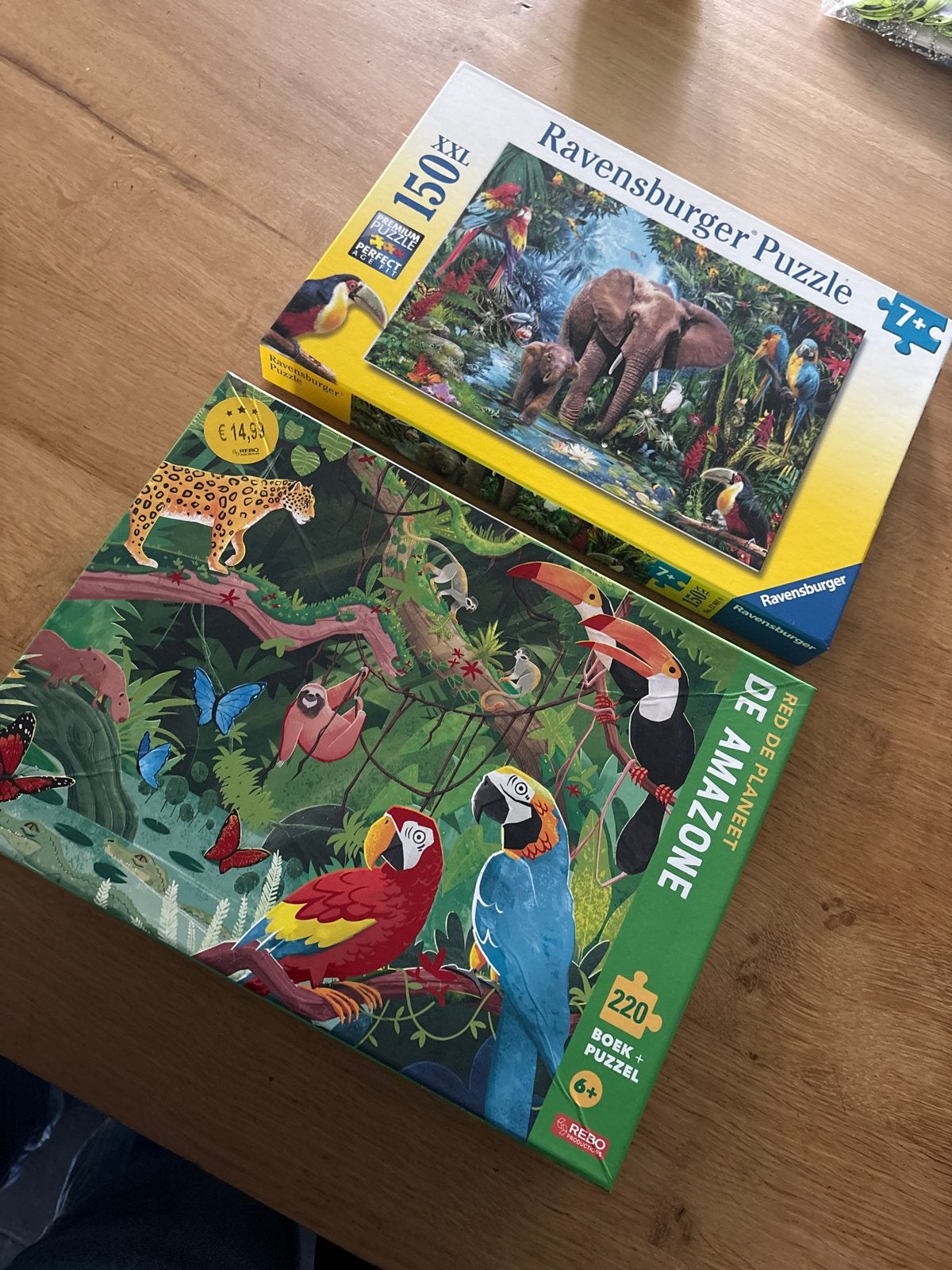 2 puzzels: Ravensburger (150) en Red de Planeet (220), Ophalen of Verzenden, Meer dan 50 stukjes, Gebruikt, 6 jaar of ouder