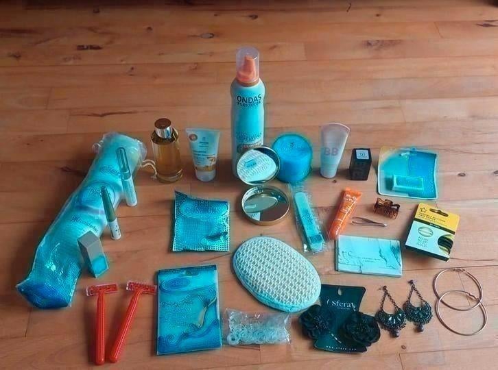 Cosmetica pakket: lippenstiften, wimper serum, oogschaduw..., Gebruikt, Overige kleuren, Gehele gezicht, Ophalen of Verzenden