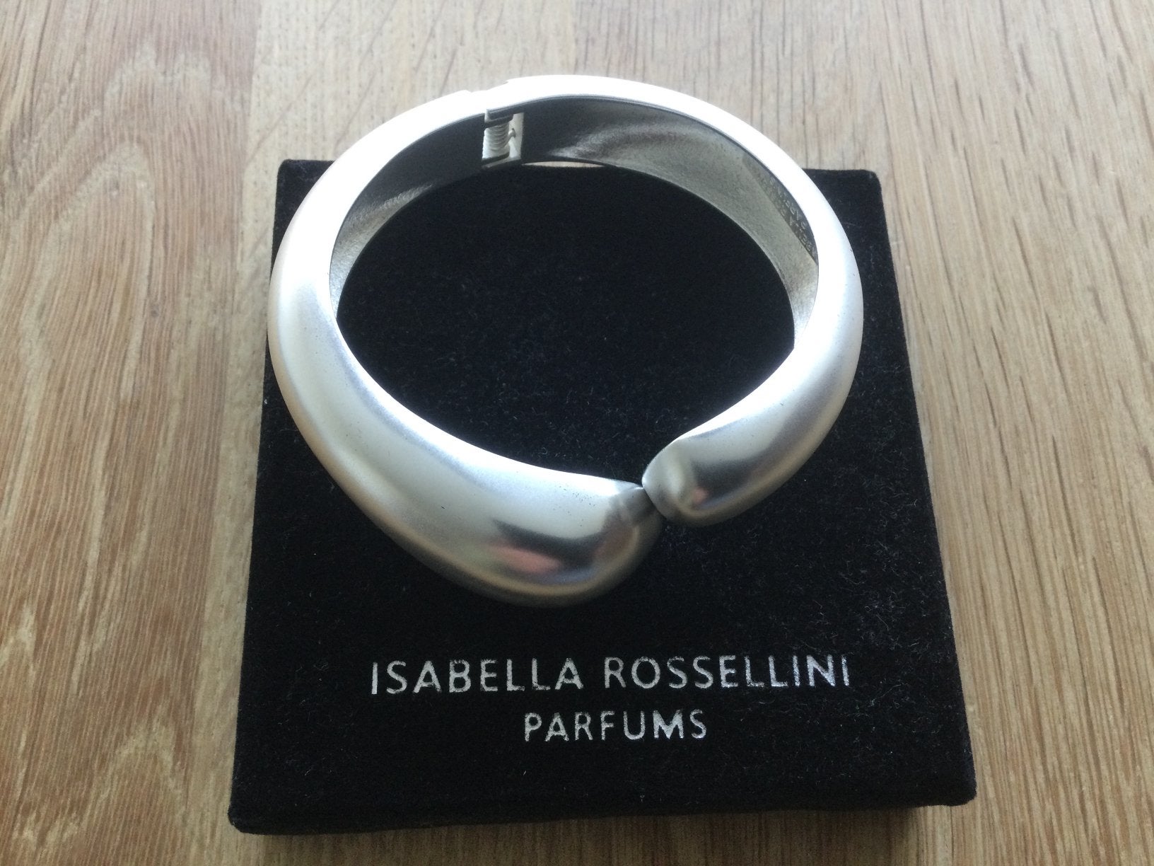 Armband Isabella Rossellini parfum, Ophalen of Verzenden, Zo goed als nieuw, Zilver, Overige materialen