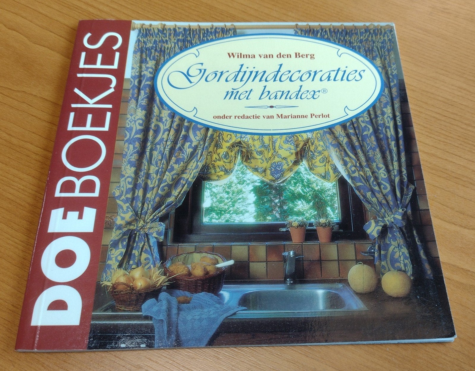 W. van den Berg - Gordijndecoraties met bandex - Doeboekjes, Ophalen of Verzenden, Zo goed als nieuw, W. van den Berg, Overige onderwerpen