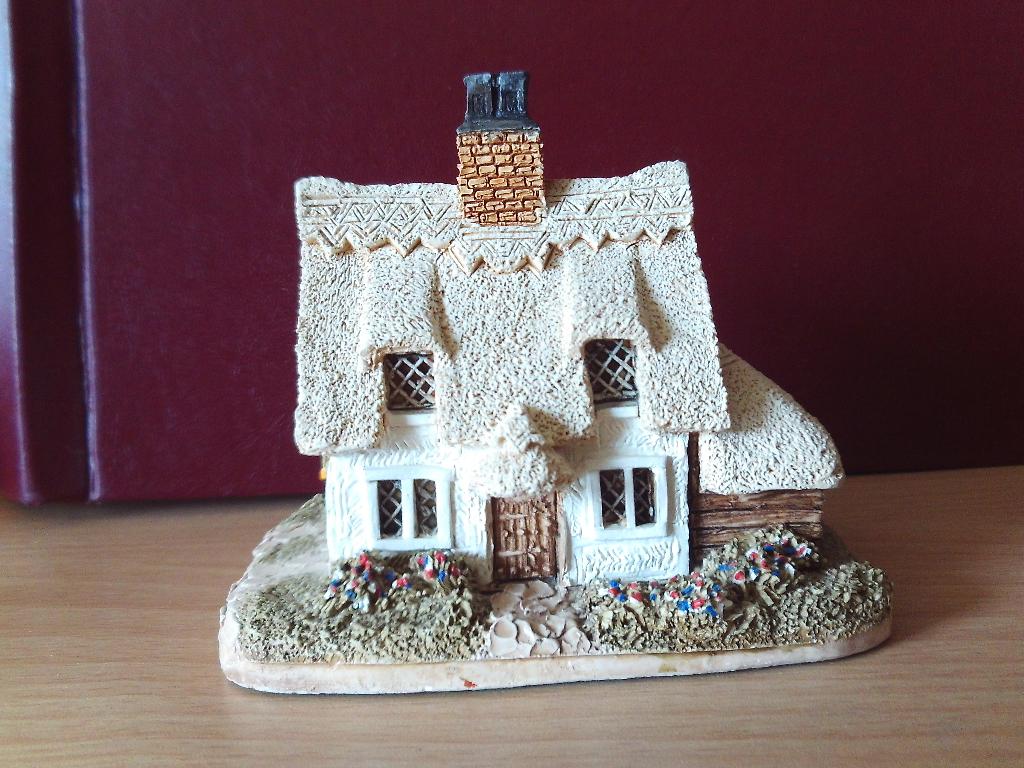 Lilliput Lane - Clare Cottage, Ophalen of Verzenden, Zo goed als nieuw, Overige typen