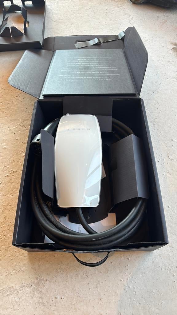Tesla Wall Connector (oplader), Ophalen of Verzenden, Zo goed als nieuw, Laadpaal en Laadkabel