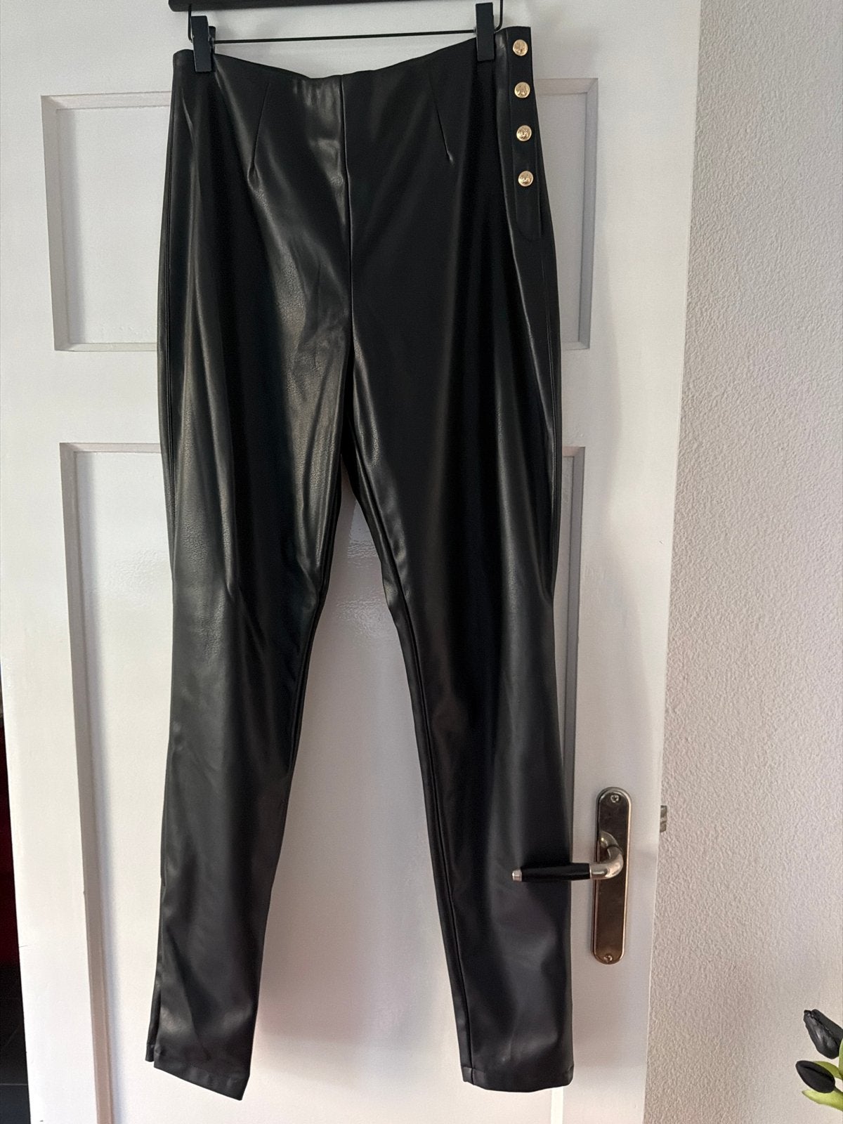 Nieuw Nikkie Fifth House leatherlook broek maat 42 42, Zwart, Maat 42/44 (L), Nieuw, Ophalen of Verzenden