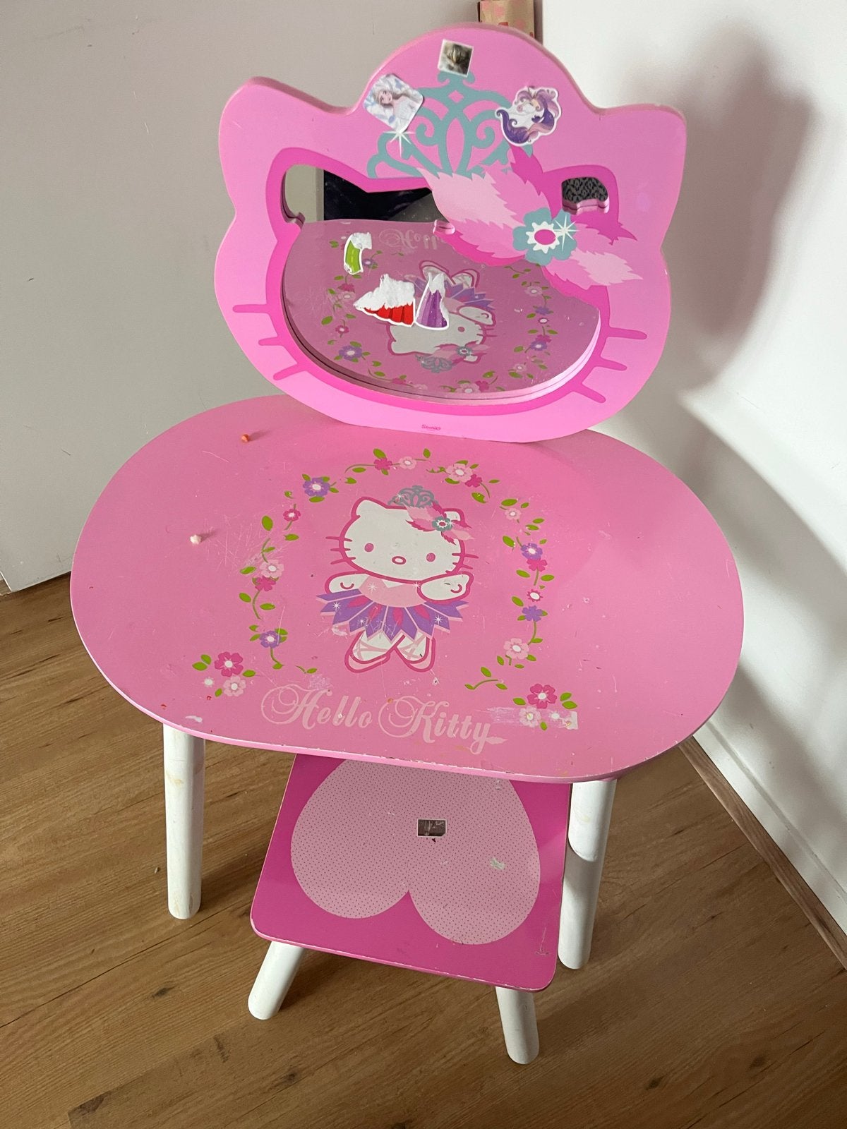 Hello Kitty kaptafel met stoeltje, Ophalen, Gebruikt, Tafel