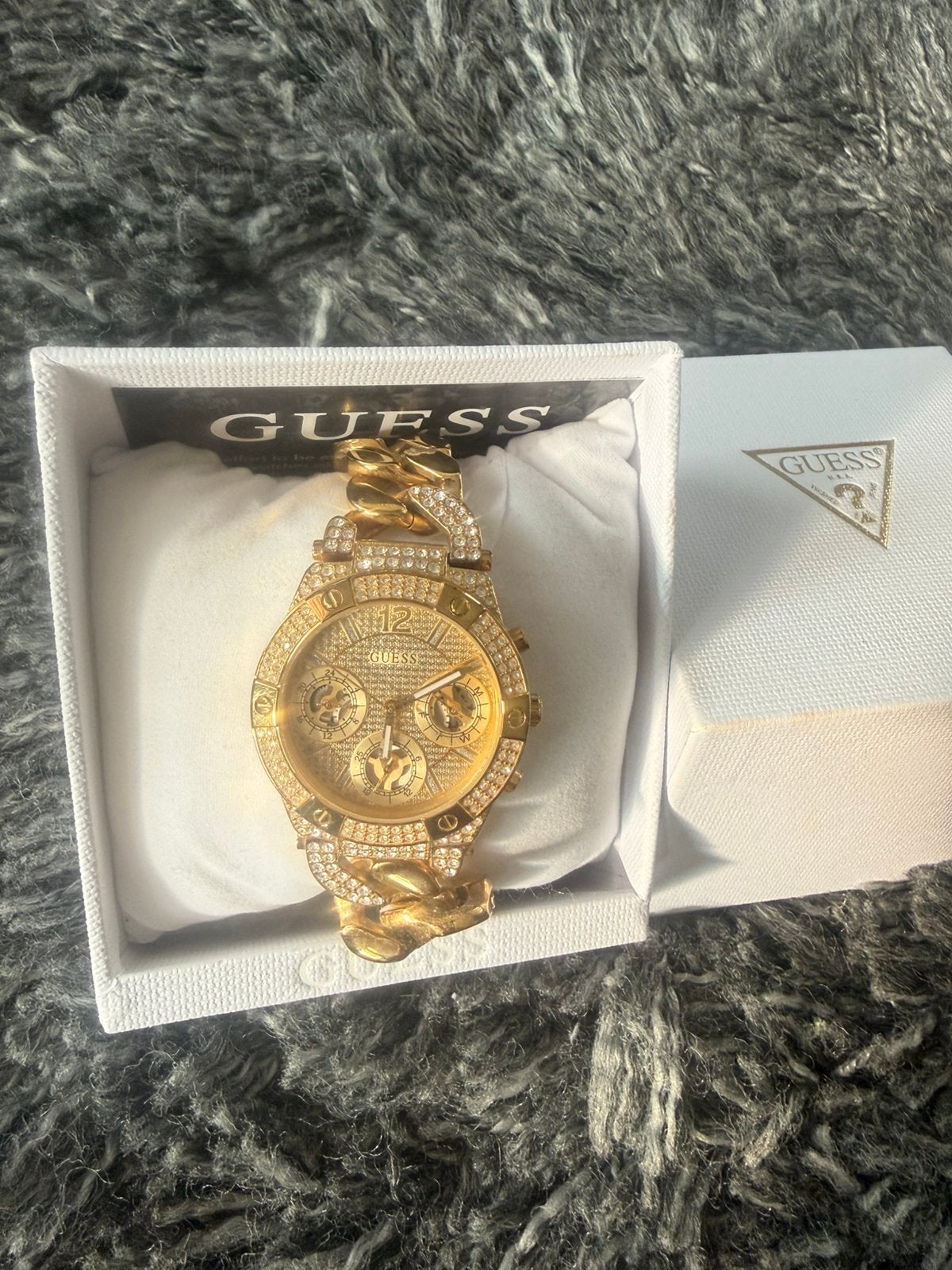 Goudkleurige guess dames strass schakelhorloge in doos, Ophalen of Verzenden, Zo goed als nieuw, Staal, Guess