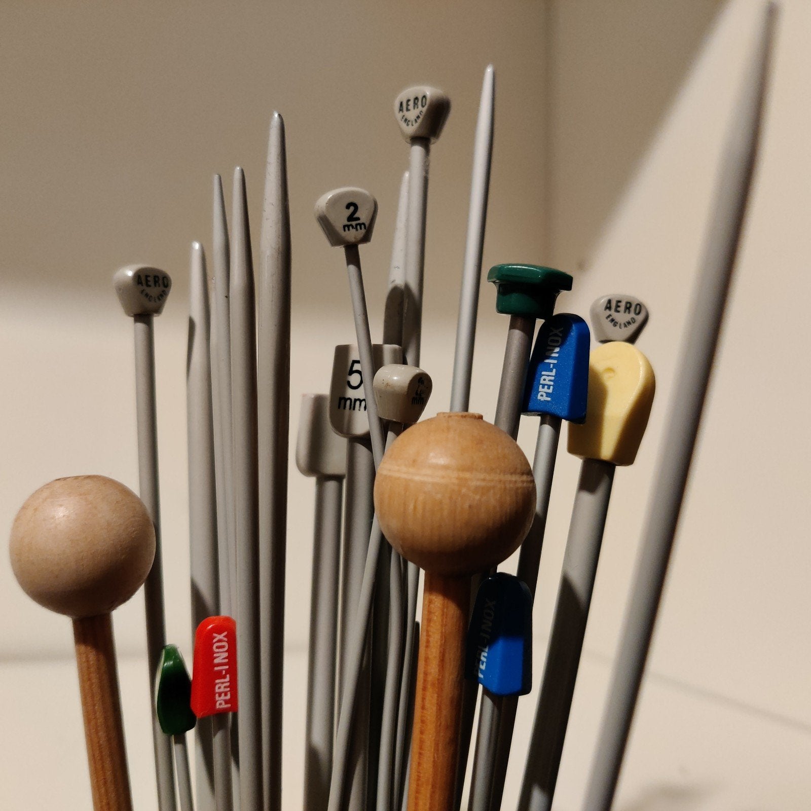 Assortiment breinaalden met opbergkoker, Hobby en Vrije tijd, Breien en Haken, Ophalen of Verzenden, Gebruikt, Breien, Naald