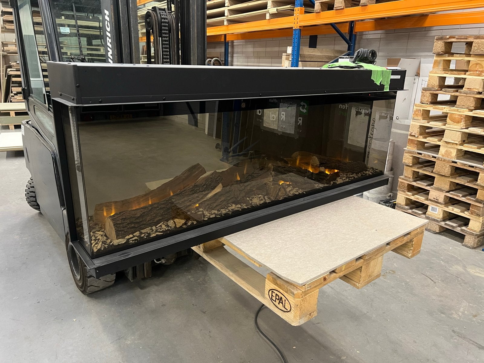 Nieuwe elektrische haard met glaswand - 1570x608x300 mm, Huis en Inrichting, Ophalen, Zo goed als nieuw, Inbouwhaard, Elektrische haard