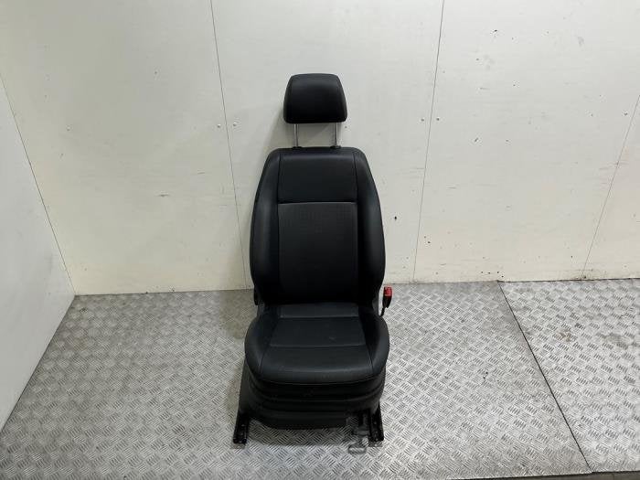 Stoel rechts van een Volkswagen Caddy (Caddy 15-), Auto-onderdelen, Interieur en Bekleding, Volkswagen, Gebruikt, 12 maanden garantie