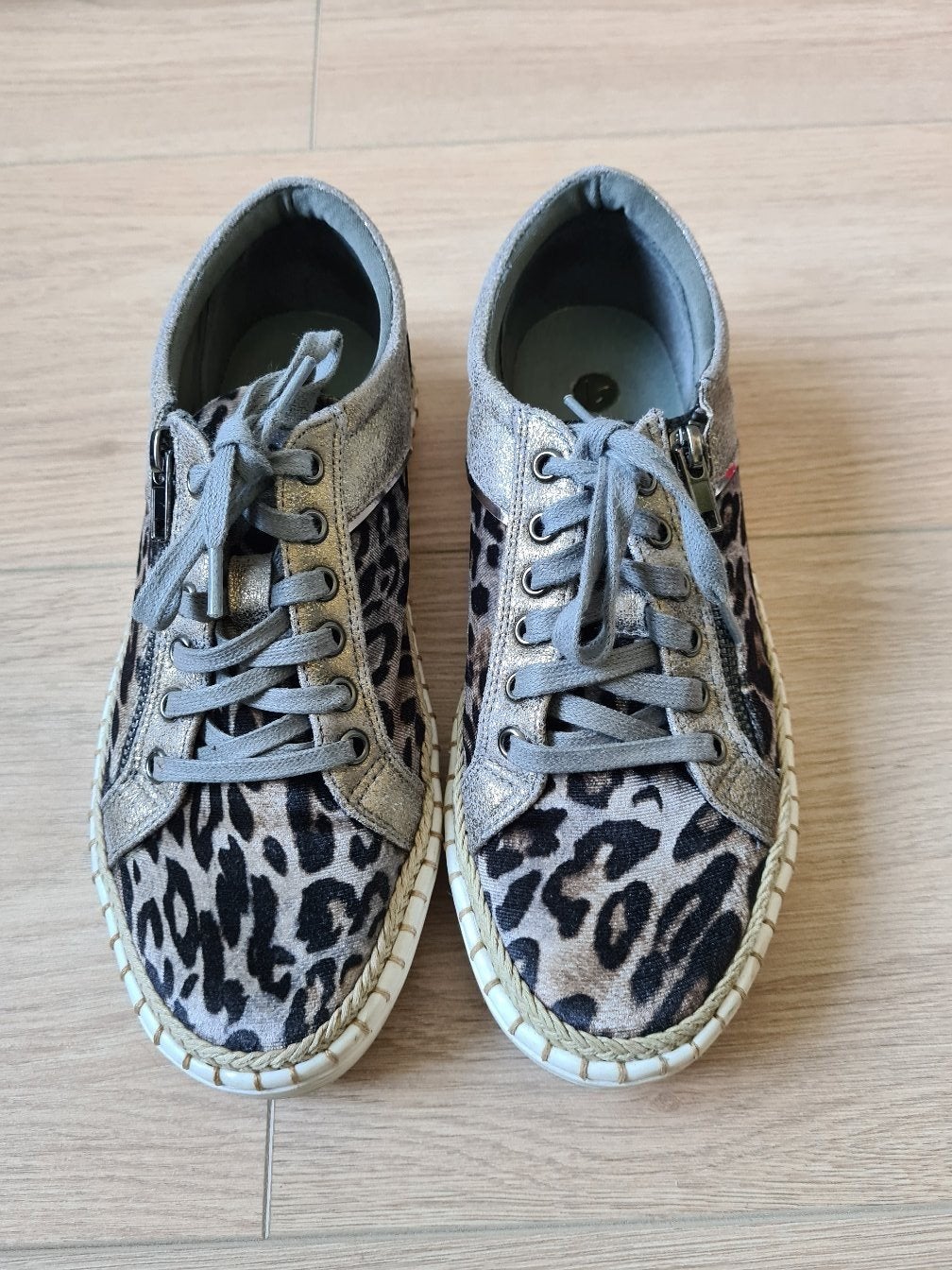 La Strada sneakers panterprint, maat 37, nieuwstaat, Overige kleuren, Ophalen of Verzenden, Sneakers of Gympen, La Strada