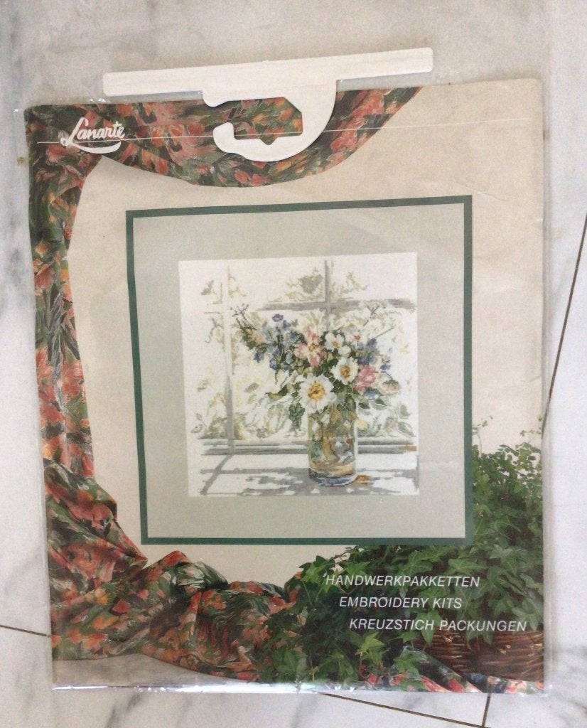 Lanarte 33877 Borduurpakket compleet vaas bloemen 29 x 29, Ophalen of Verzenden, Zo goed als nieuw, Borduurpakket