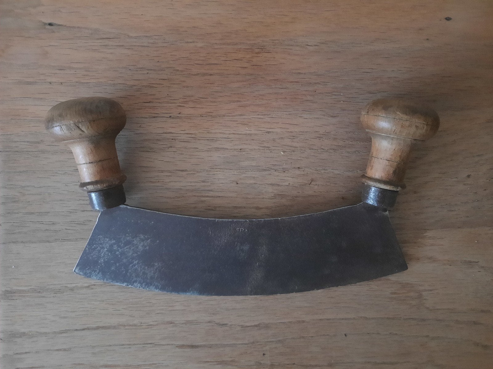 Antiek wiegemes,  hakmes met houten handvatten, mezzaluna, Antiek en Kunst, Ophalen of Verzenden