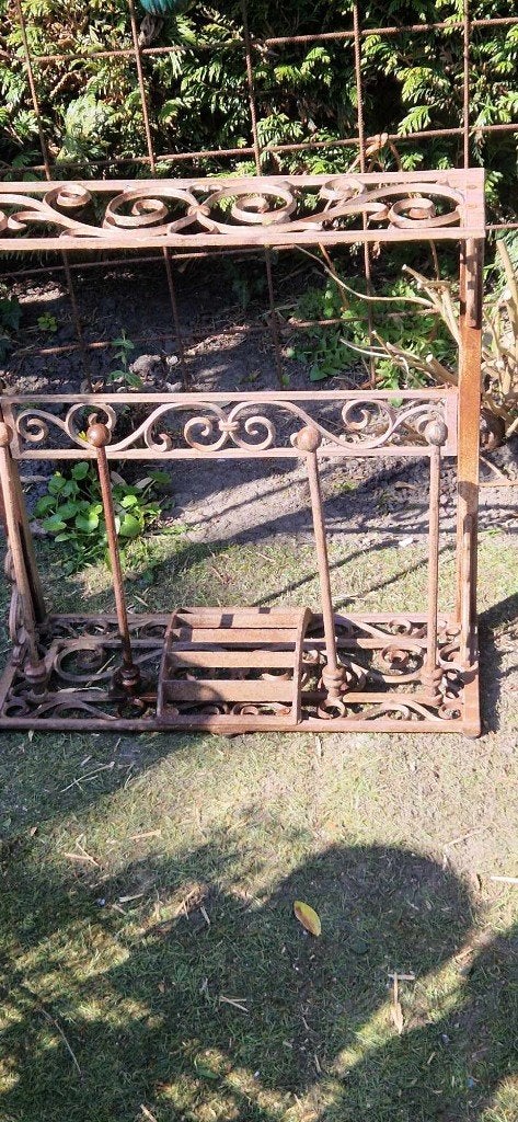 Sierlijk decoratief gietijzeren laarzenrek (brocante), Ophalen, Gebruikt