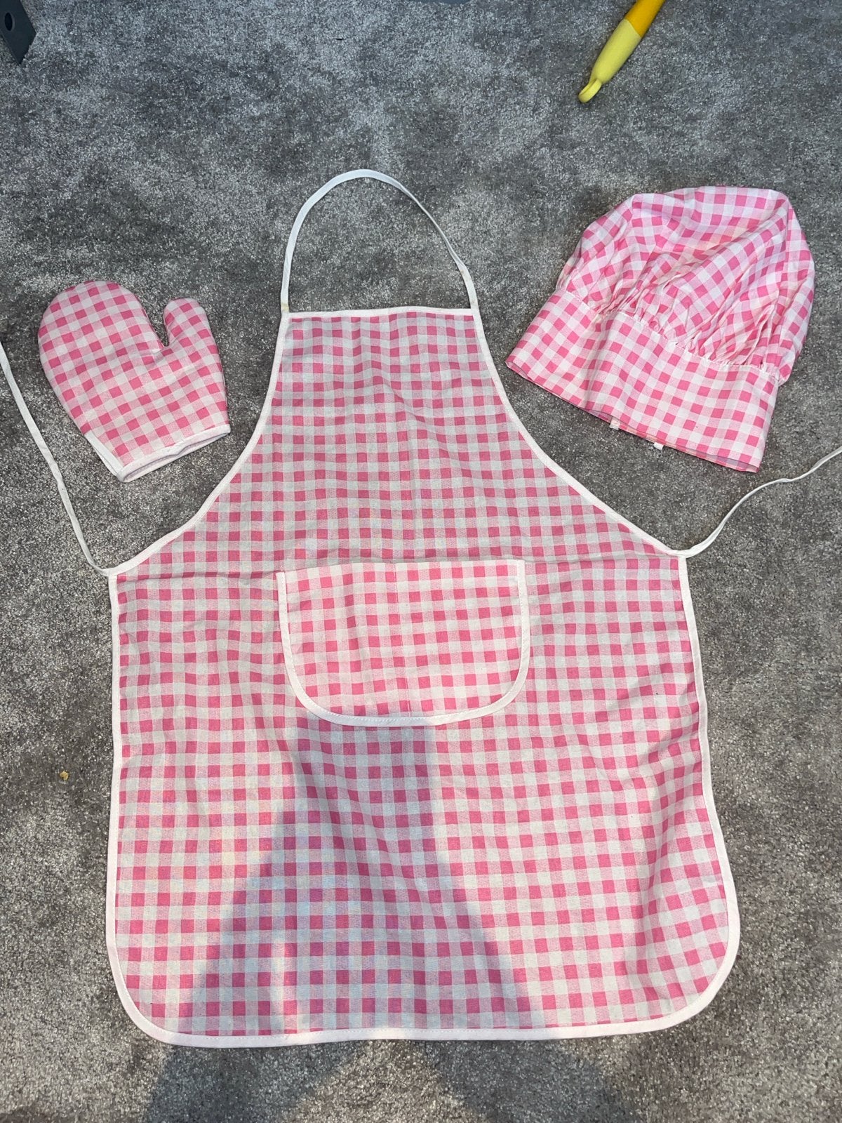 Kinder kookset: schort, ovenwant en koksmuts (roze), Ophalen of Verzenden, Zo goed als nieuw, Ontdekken