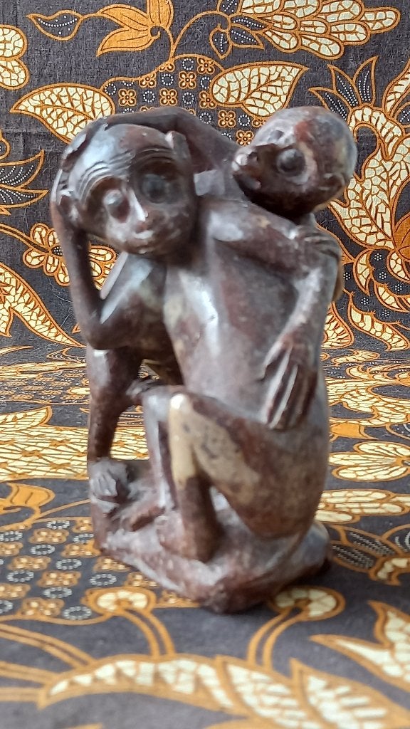 Mooi oud antiek Oosters stenen beeldje van twee apen 13,6 cm, Ophalen of Verzenden, Beeld, Gesneden, Steen/keramiek
