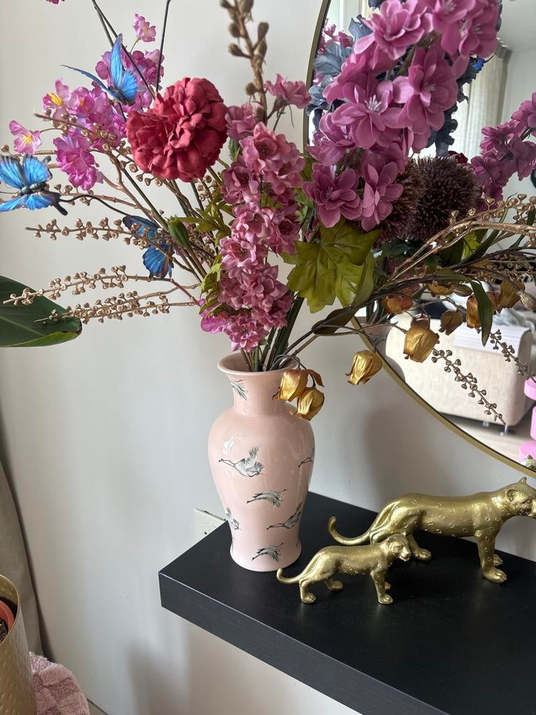 Roze vaas met kraanvogels en bloemen, Huis en Inrichting, Ophalen, Overige kleuren, Aardewerk of Porselein, Zo goed als nieuw