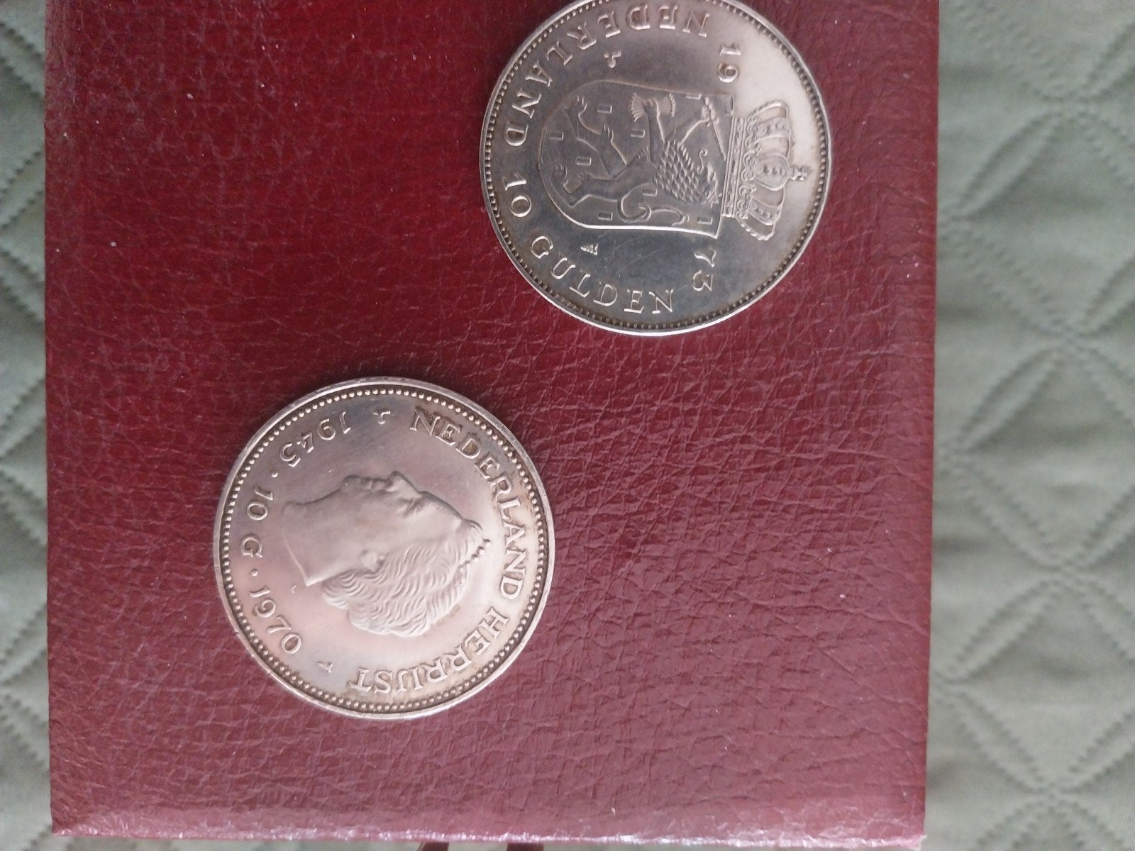 2 zilveren 10 gulden munten 1970 en 1973., Postzegels en Munten, Ophalen of Verzenden, Koningin Juliana, 10 gulden