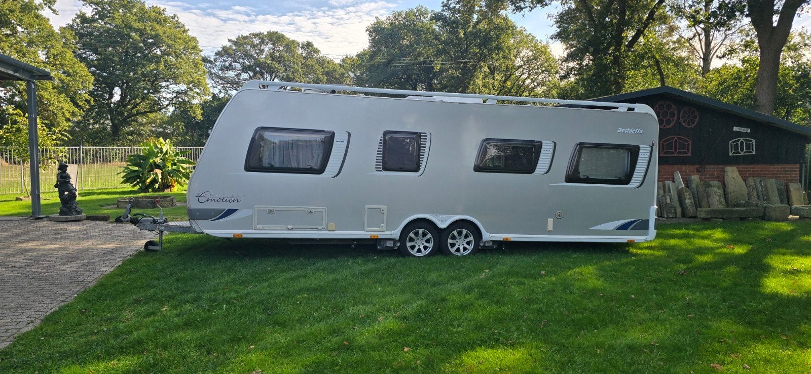 Dethleffs Exclusiv Emotion met mover, luifel en airco, Schokbreker, Rondzit, Particulier, Tot en met 4