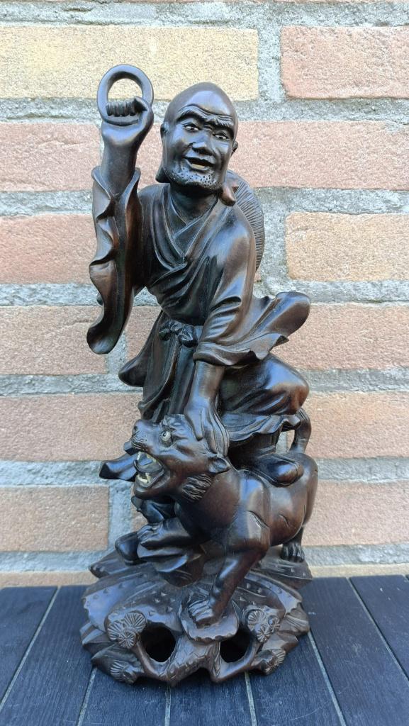 Hardhouten houtsnijwerk van een man met zijn hond - China, Antiek en Kunst, Ophalen of Verzenden