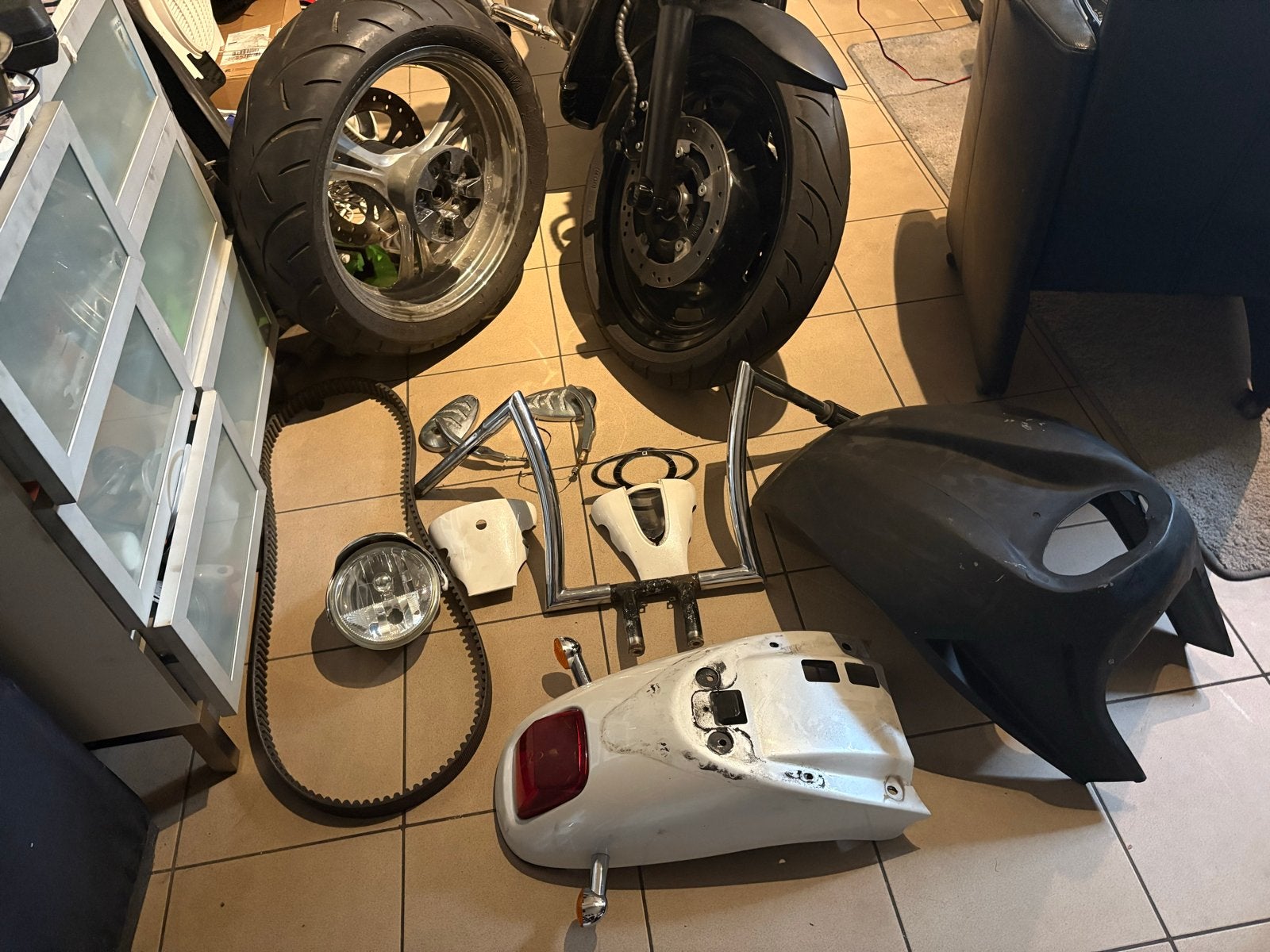 Diverse Harley V-Rod onderdelen: Stuur, Spatbord, Band, etc., Ophalen of Verzenden, Gebruikt