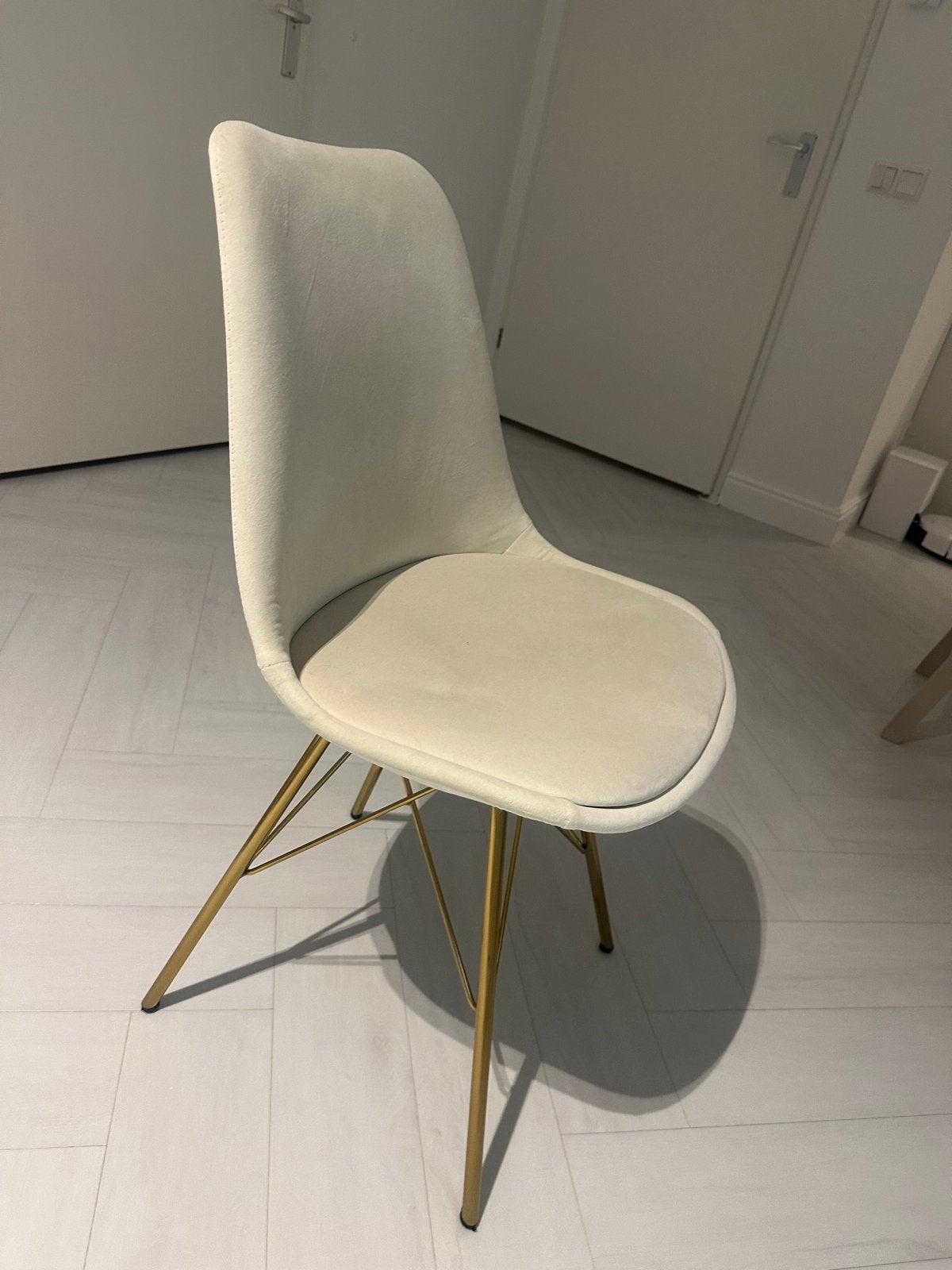 3x Creme velvet stoelen met gouden poten, Ophalen, Overige kleuren, Zo goed als nieuw, Vier